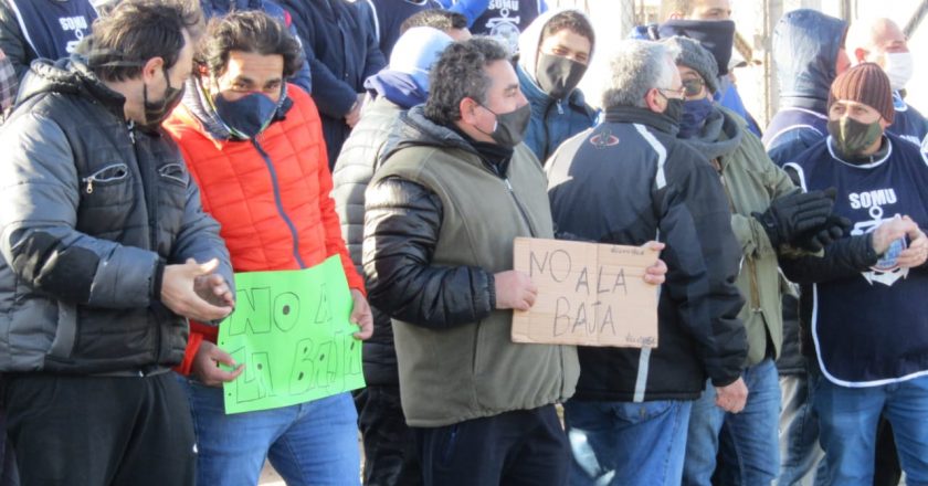 Tregua en la guerra del langostino: gremio y empresarios negociarán con los barcos pescando