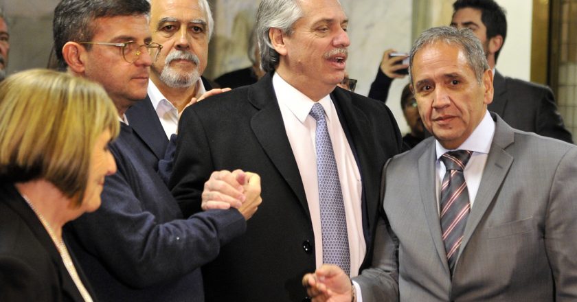Palazzo firma 26% con revisión y Alberto envía la primera referencia salarial para la pospandemia