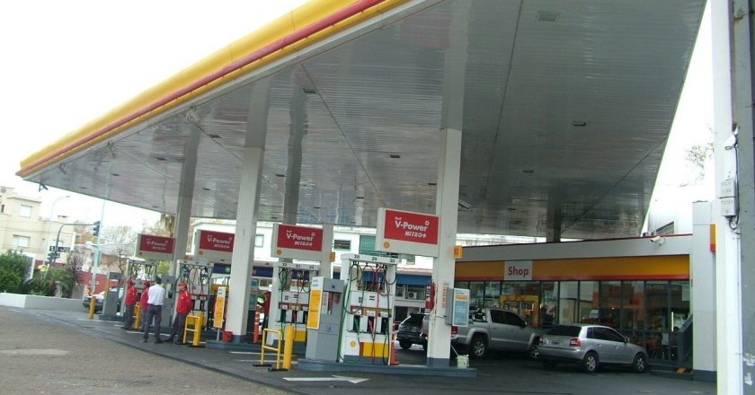 Expendedores de combustible se resignan y avisan que pasarán meses antes de negociar los nuevos salarios