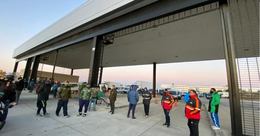 Paz social: Moyano levanta los bloqueos y Mercado Libre se sienta a negociar