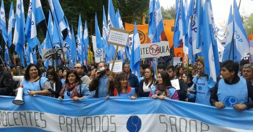 Docentes privados catalogan de «confiscatoria» la decisión de Larreta de congelar los salarios