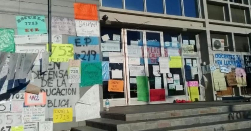 Chubut todavía no terminó de pagar mayo y los docentes paran por una semana