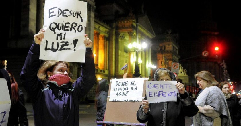 «El servicio publico tiene que estar en manos del estado, si no pasa a ser negocio»