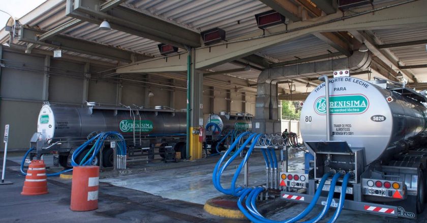 Las lácteas condicionan el aumento salarial a la suba de precios y los lecheros las acusan de tener «mala fe»