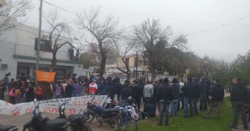 Vicentin no paga los salarios de su algodonera y los empleados acumulan 16 días de huelga