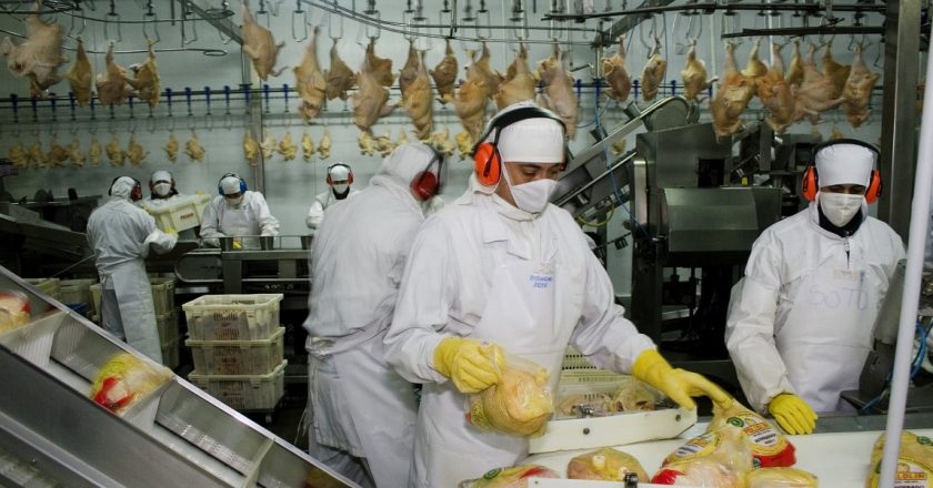 Federación de la Carne sella paritaria corta para los avícolas y suma 12% adicional hasta noviembre