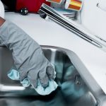 El trabajo en casas particulares se hunde: 30 mil despidos y 3 de cada 4 empleadas en negro