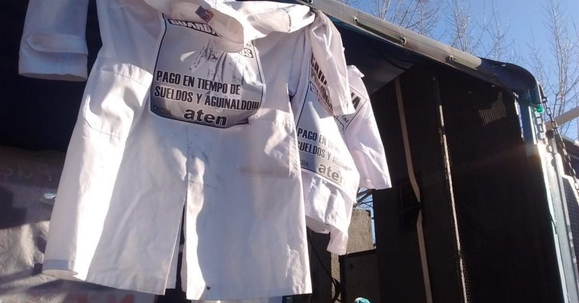 Estatales, docentes y judiciales rechazaron el pago escalonado de salarios y aguinaldos en Neuquén