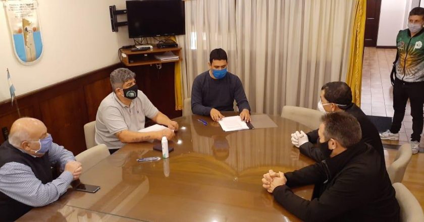 Moyano marca el camino salarial para la pospandemia y pacta un aumento de 30 puntos