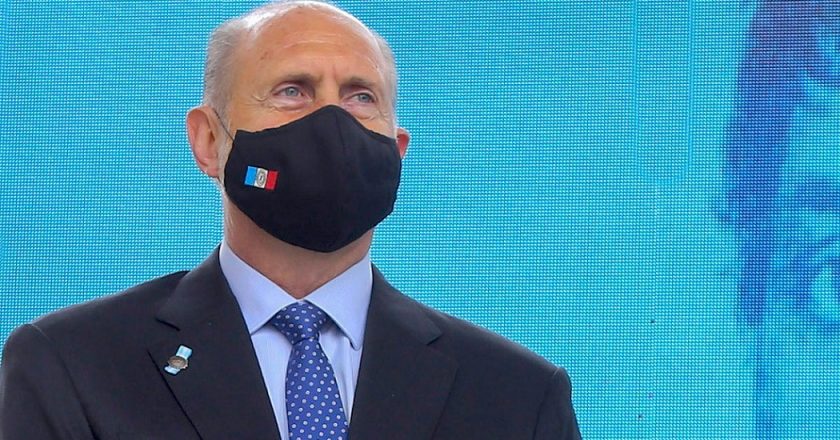 Perotti anunció un bono de 3 mil pesos para estatales y los médicos le contestaron con una huelga