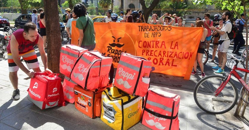 El Gobierno busca evitar «conductas abusivas» de las apps y los radicales van por un proyecto para regularlas