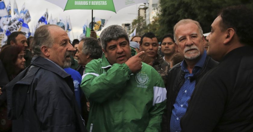 Pablo Moyano sigue alimentando su perfil combativo y cobijó a los despedidos de Cresta Roja