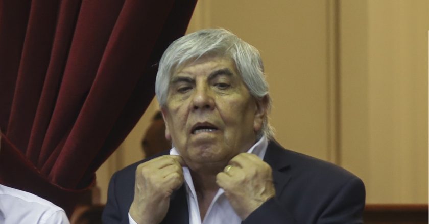 Funcionó la estrategia de partir el bloque de empresarios y Moyano firmó el 30% para todos los camioneros