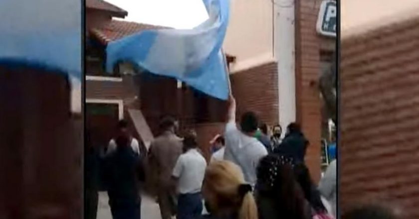 Trabajadores llevaron el reclamo salarial a la casa del dueño de Vicentín