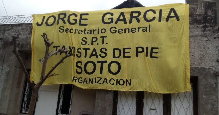 Tras la salida de Viviani, comienza la etapa de García al frente de los Peones de Taxi con un bocinazo