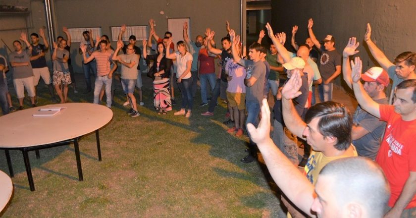 En disconformidad, lecheros consultan a las bases para definir si la aceptan la última oferta empresaria