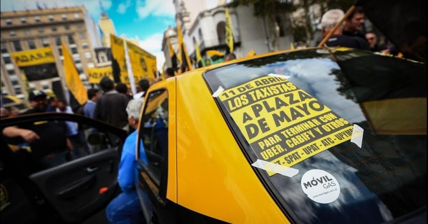 Ya sin Viviani, taxistas se declararon en alerta y movilización contra la «explotación y precarización de Uber»