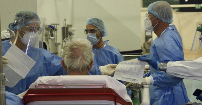 Médicos advierten que los hospitales del conurbano presentan «creciente ocupación de camas críticas y de ausencia de personal»