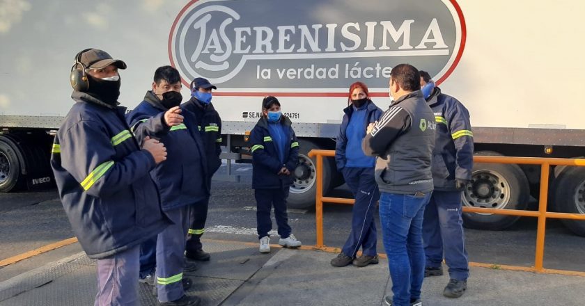 Tras cruce de versiones sobre un posible desabastecimiento, reunión clave para las paritarias de los lecheros