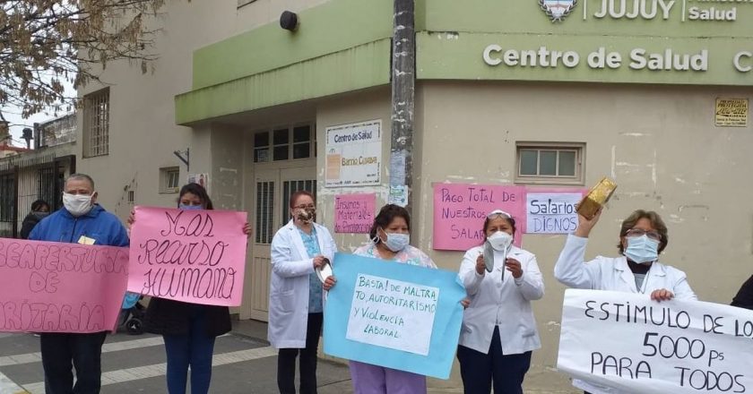 En el pico de la pandemia, denuncian descuentos salariales a trabajadores de la salud pública jujeña