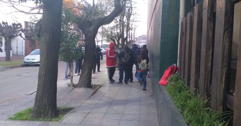 Dánica los aprieta para que abandonen el convenio aceitero y los trabajadores paralizan la planta de Lavallol