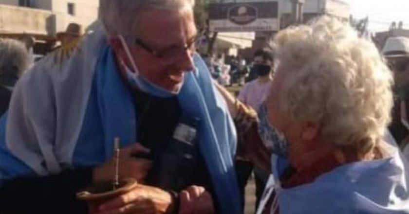 Municipales de Avellaneda piden que Perotti y la Justicia actúen contra el intendente que marchó el #17A contagiado