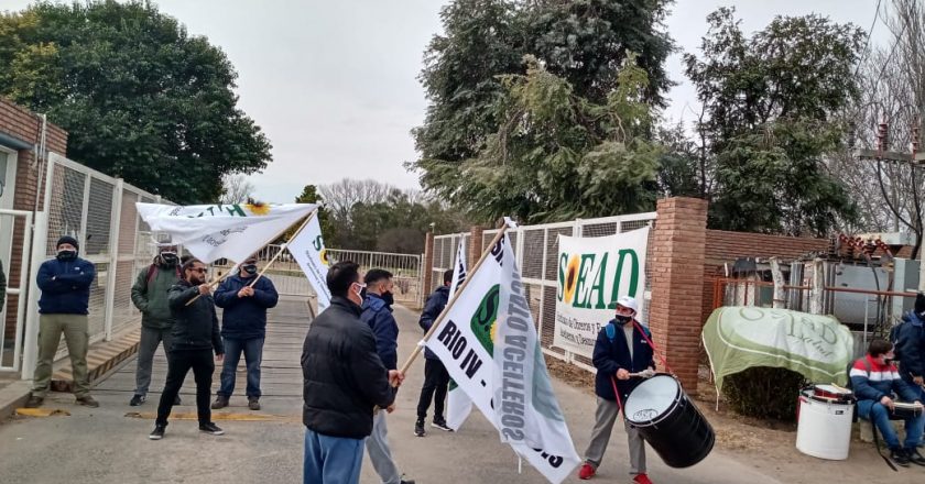 Dánica va por la flexibilización laboral de hecho y los trabajadores paralizan hace 50 horas la planta de San Luis
