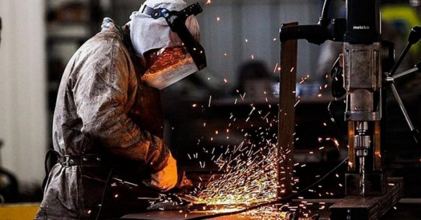 Subió del 17% a 93% la cantidad de empresas metalúrgicas que pagan los salarios completos