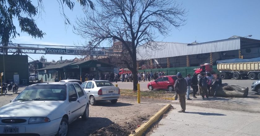 Sin solución salarial, empleados de la Algodonera Avellaneda paralizan buena parte de la aceitera Vicentin