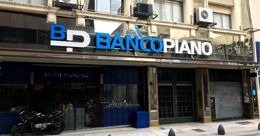 Denuncian que Banco Piano oculta los positivos en sus sucursales