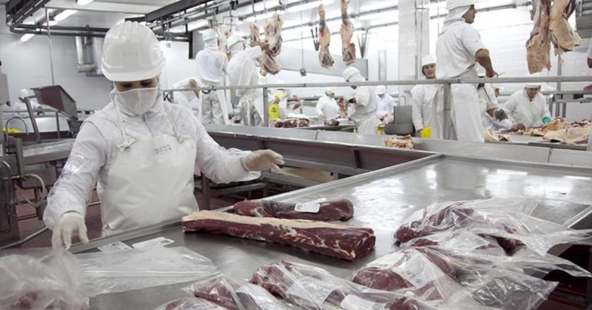 Se reactivan las paritarias: trabajadores de la carne firmaron 28% por 10 meses