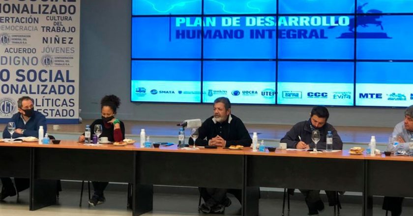 La CGT sella acuerdo con los movimientos sociales pero evita la integración