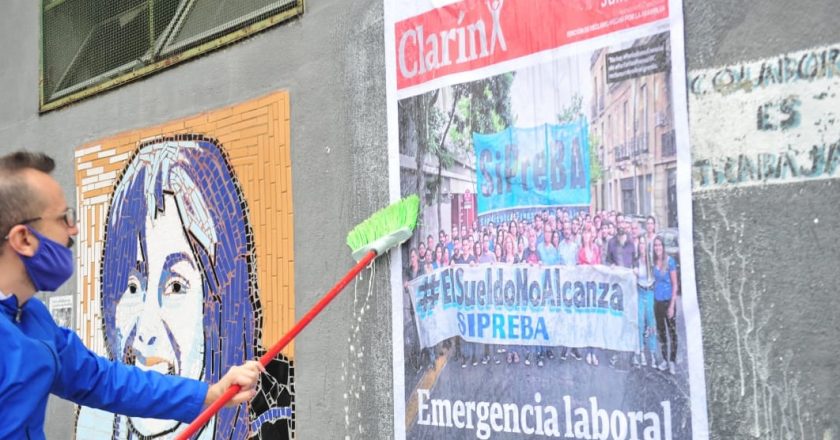Clarín cumplió 75 años y los periodistas aficharon las paredes pidiendo paritarias