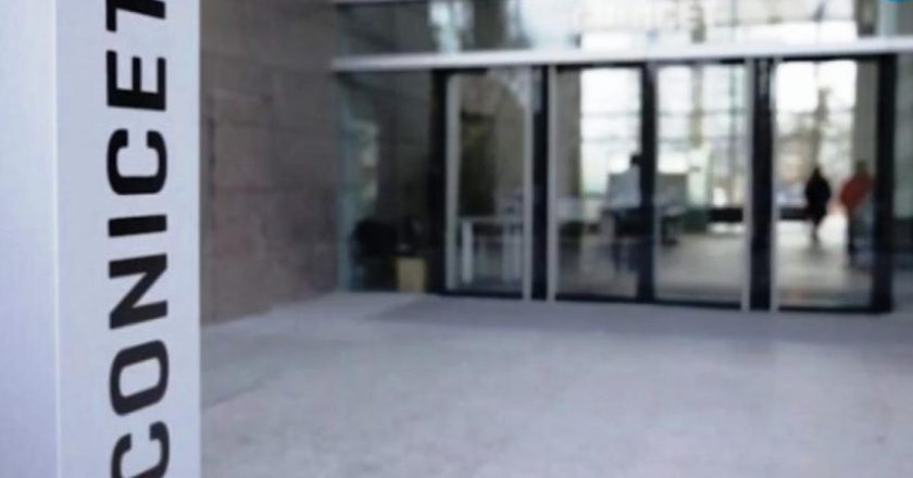 Crece el descontento entre los estatales y el Gobierno explora el camino de los bonos para bajar la tensión