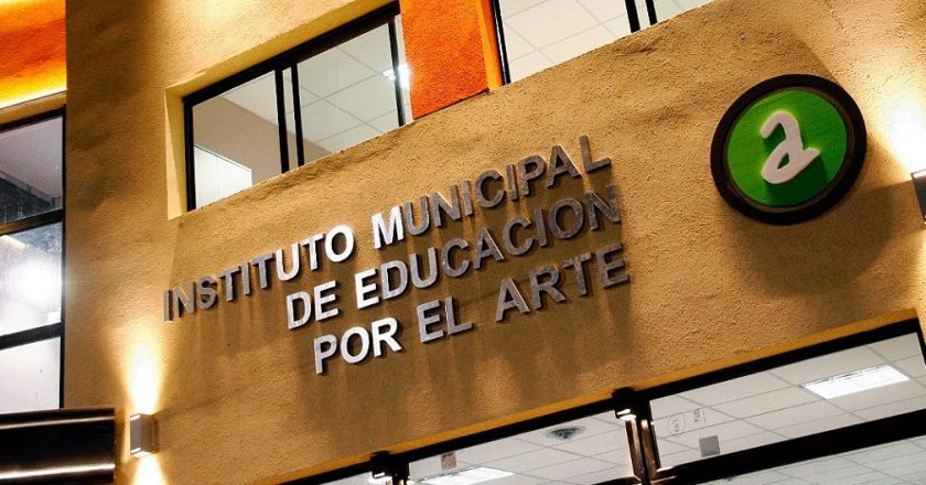 Municipales denuncian que Ferraresi no le paga a los docentes de arte desde marzo