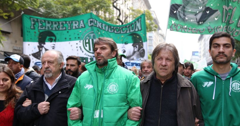 «Si hay una situación de desestabilización vamos a salir todas las organizaciones sindicales a la calle»