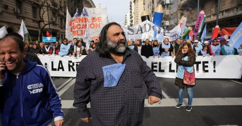 Baradel advirtió que con la proscripción a CFK «están cruzando una línea roja» y consideró la necesidad de hacer varias movilizaciones para reclamar la reforma judicial
