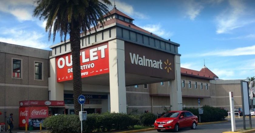 Supermercados sin control: Falleció de COVID-19 un trabajador de Walmart