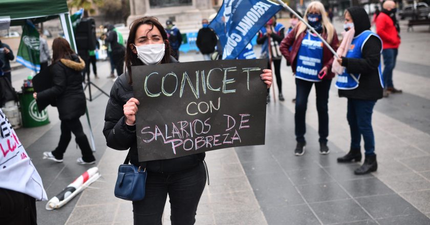 En la previa de la paritaria, investigadores del CONICET piden 75% de aumento y anuncian paro de 48 horas