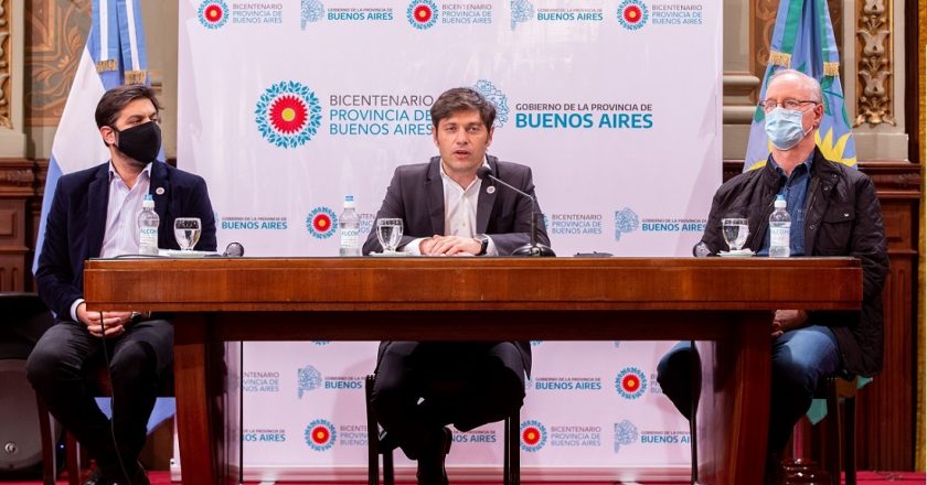 En la previa de la paritaria estatal, Kicillof pasó a planta de 1137 residentes de salud