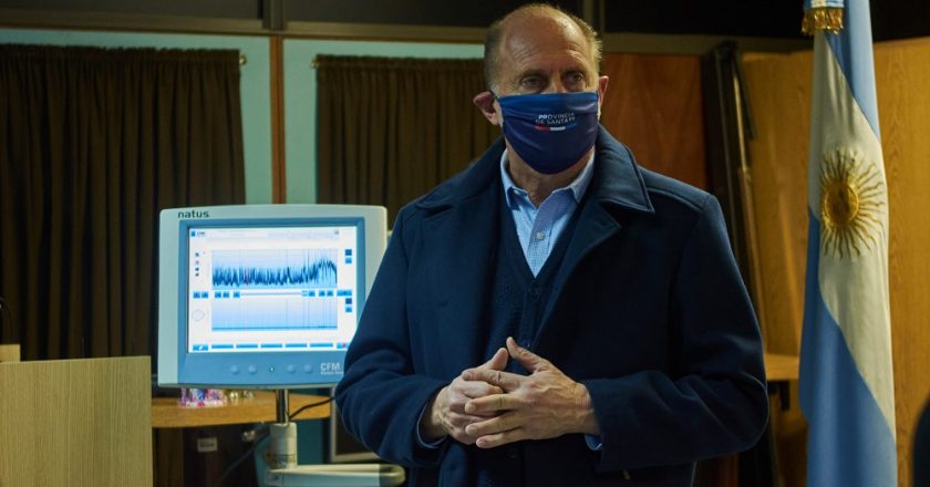 Tras cuatro semanas de apagones virtuales, Perotti logró descomprimir la tensión con los docentes