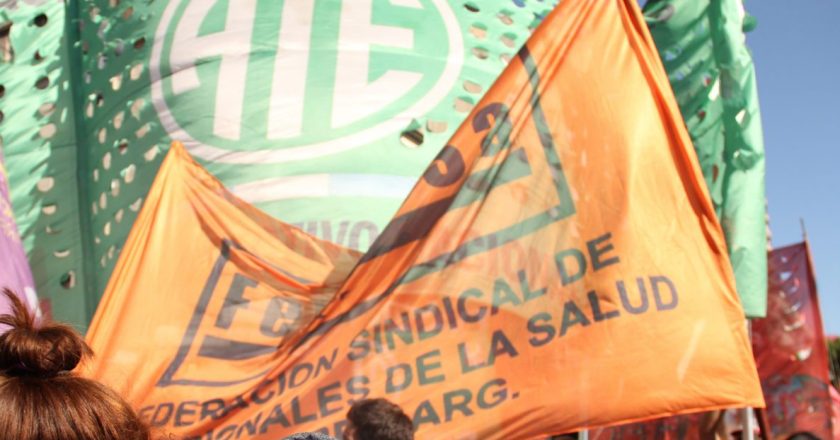 Profesionales de la salud y Docentes universitarios se suman a la protesta callejera de ATE