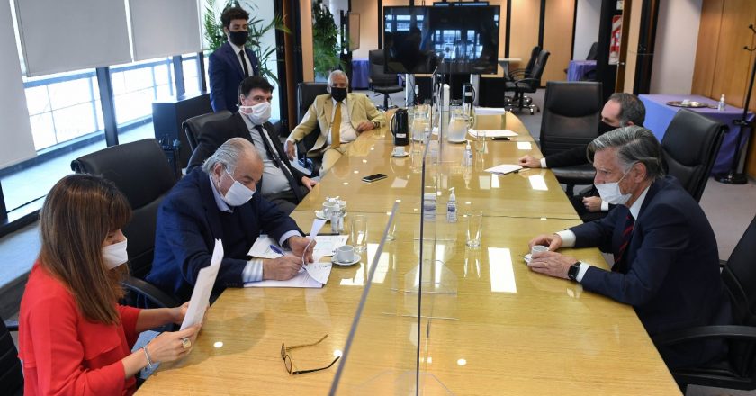 Tras una extensa negociación, Comercio acordó paritarias con 6 bonos de 5 mil pesos