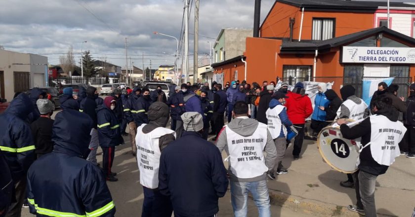 Tierra del Fuego: Textiles hicieron renunciar al titular de AOT y van por la comisión directiva: «Tuvimos 5 meses de lucha y un gremio ausente»