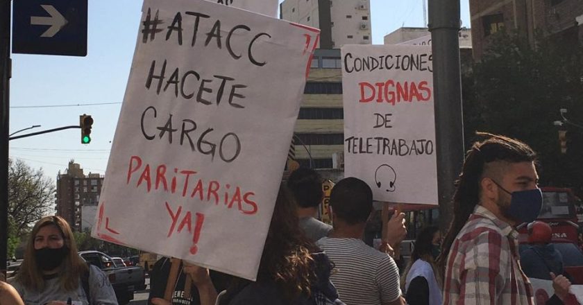 El bono para trabajadores de call centers quedó por debajo del de Comercio y hubo marcha al gremio cordobés en protesta