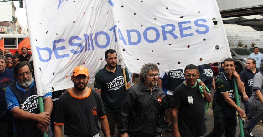 Pese a la baja de retenciones, las cerealeras ofrecieron 0% en paritarias y Aceiteros va a una huelga nacional