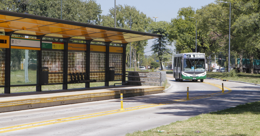 La UTA acordó una asignación de 25 mil pesos para los choferes de la zona metropolitana, despeja la amenaza de conflicto y continúa la semana próxima la negociación salarial