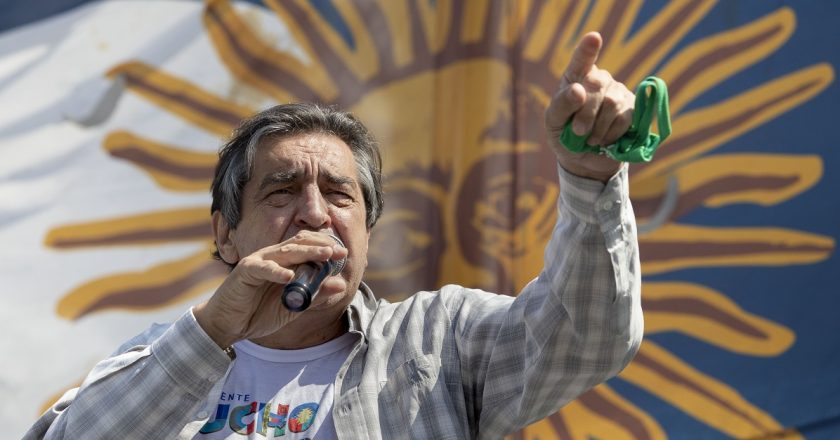 Cambiemos pidió que los estatales vuelvan a las oficinas y ATE los asoció con los terraplanistas que dicen estar en dictadura