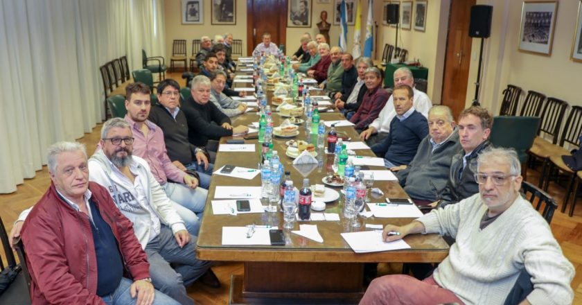 Se consolida una tercera posición cegetista que busca romper la polarización entre Daer y Moyano