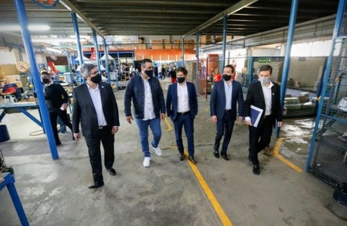 Kicillof lanzó el programa para apuntalar el empleo en cooperativas